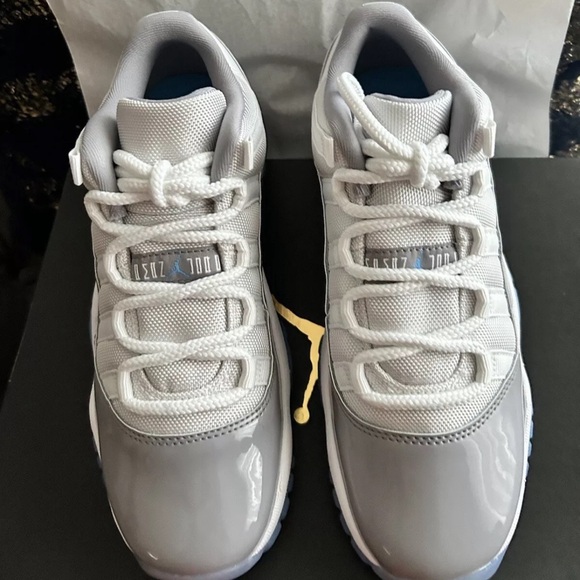 Jordan 11 retro low Size 6 New